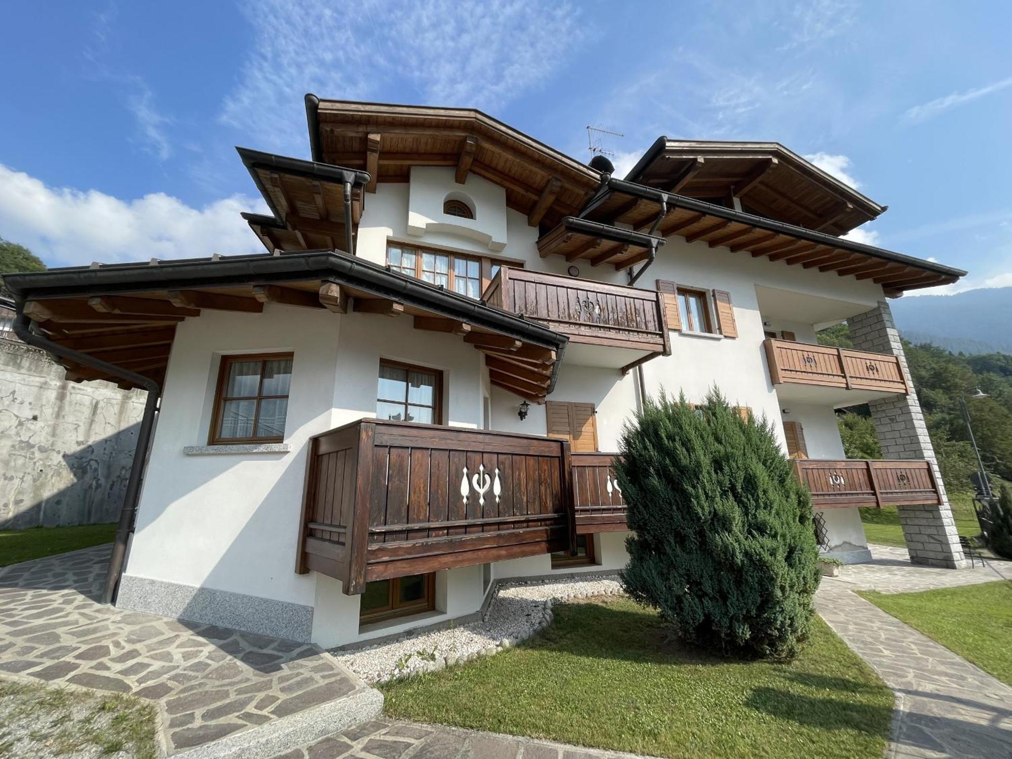 Ferienwohnung Casa Adamello Giustino Exterior foto