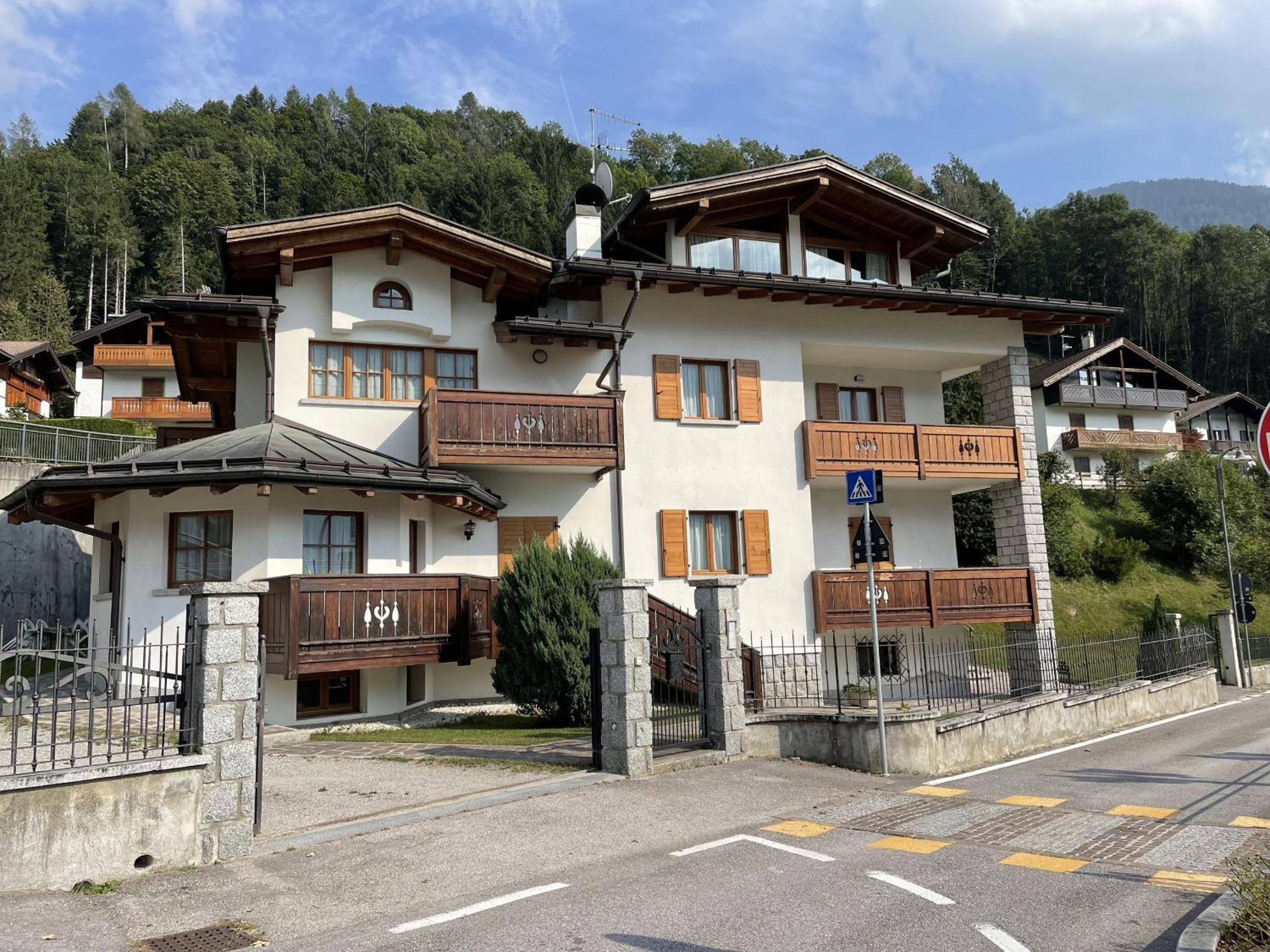 Ferienwohnung Casa Adamello Giustino Exterior foto